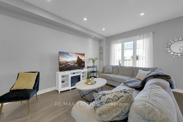 8 Walls Cres