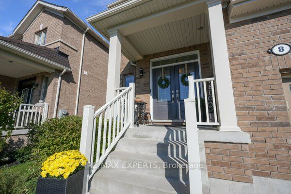 8 Walls Cres