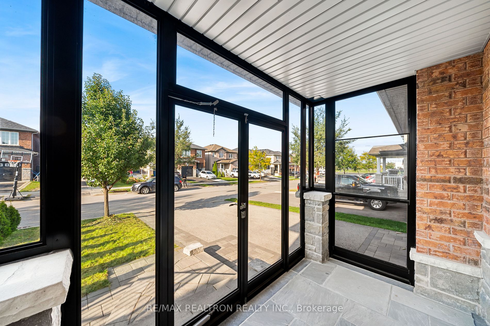 31 Weir St