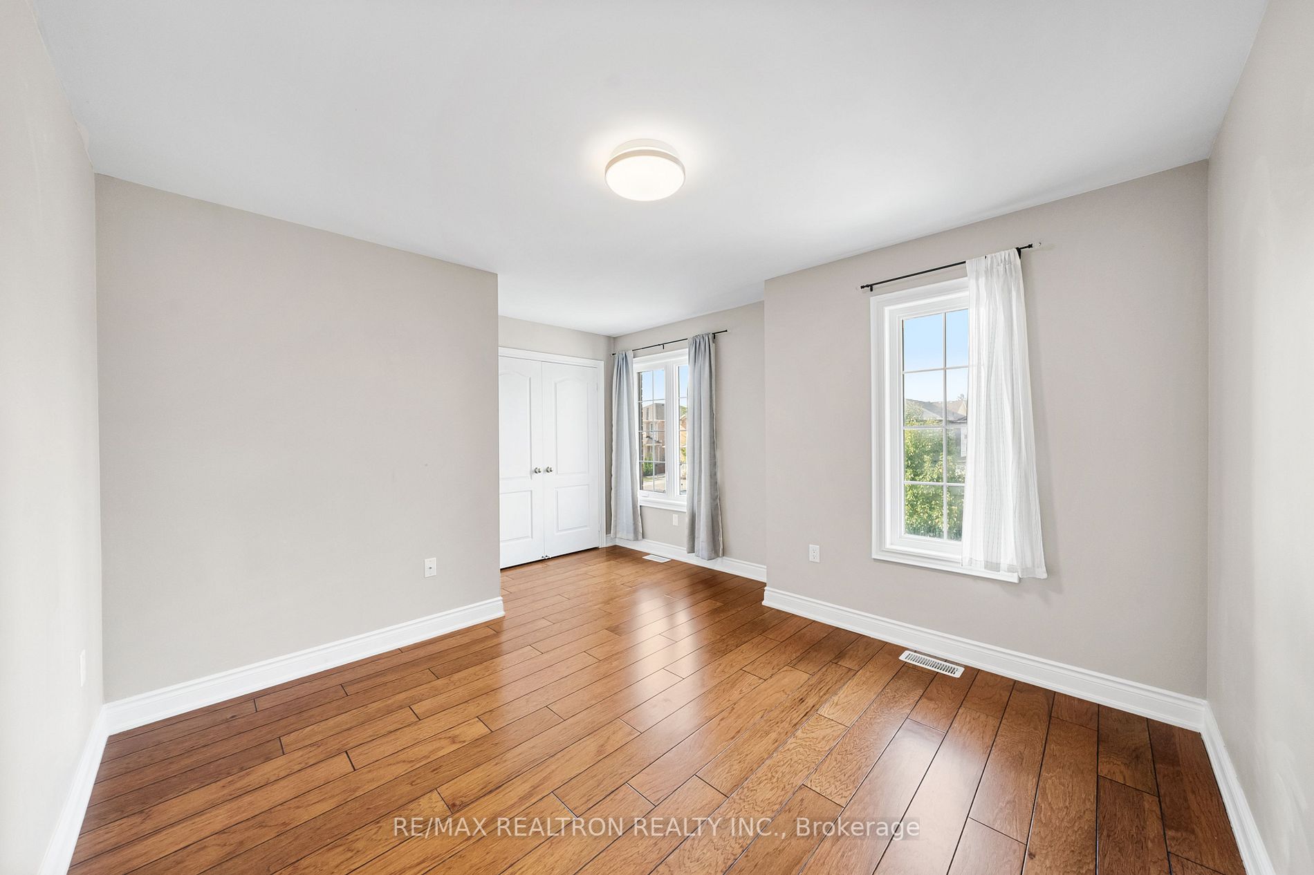 31 Weir St