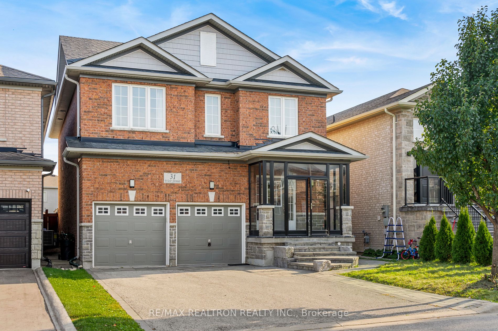 31 Weir St