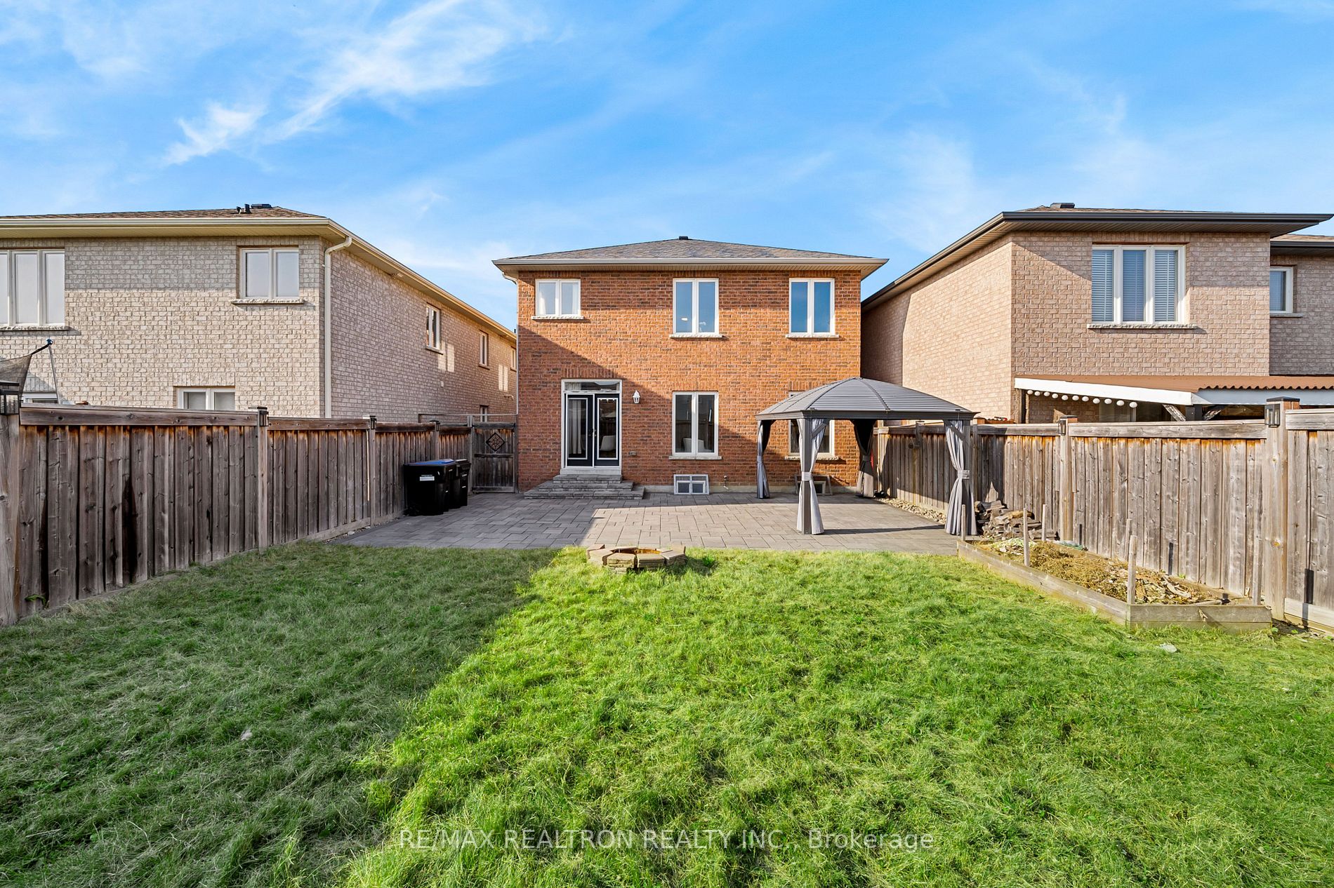 31 Weir St