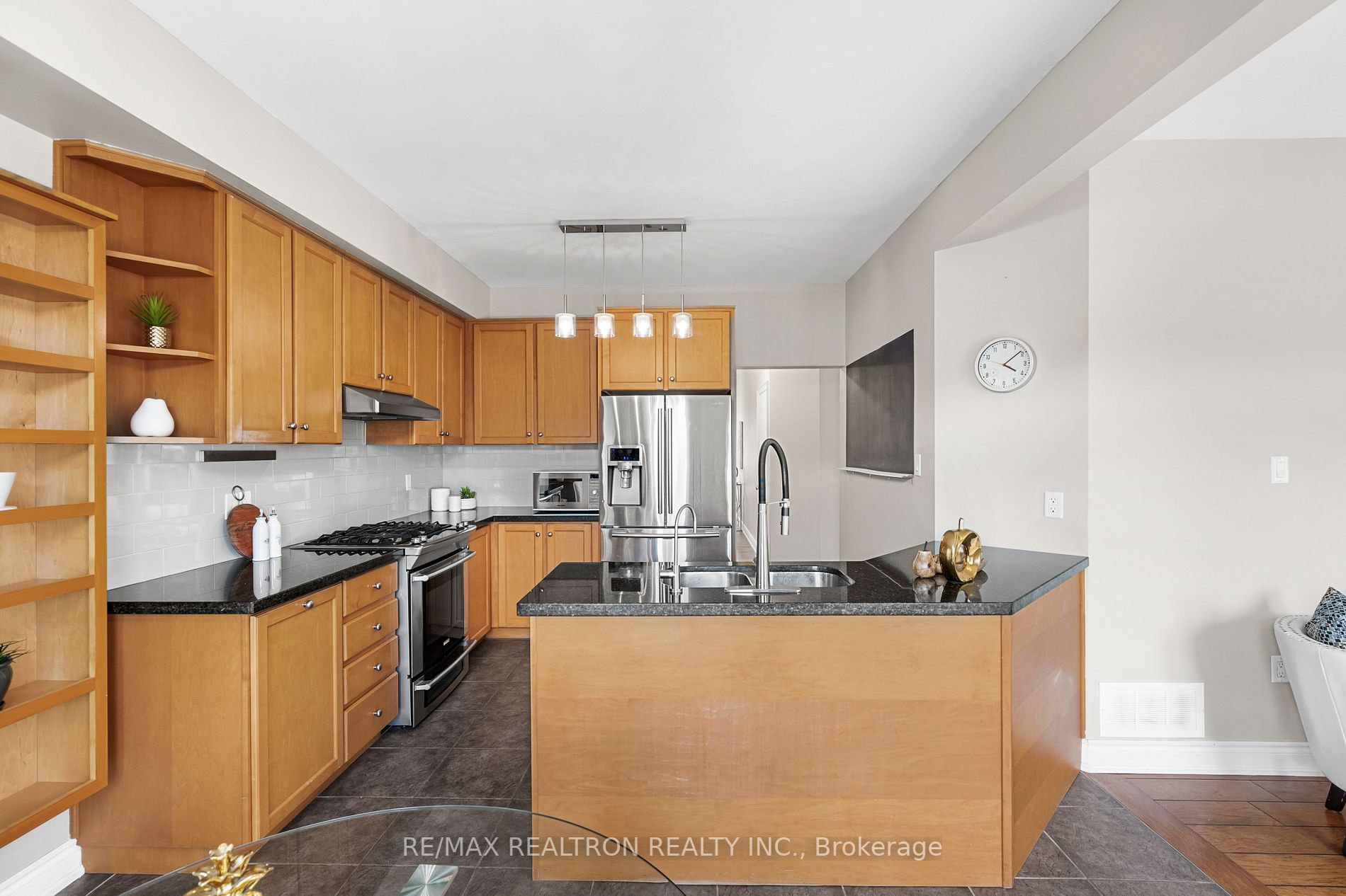 31 Weir St