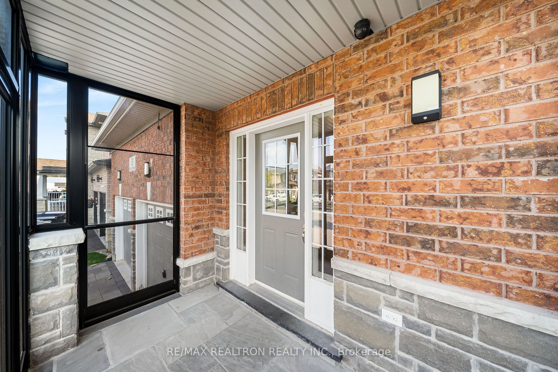 31 Weir St