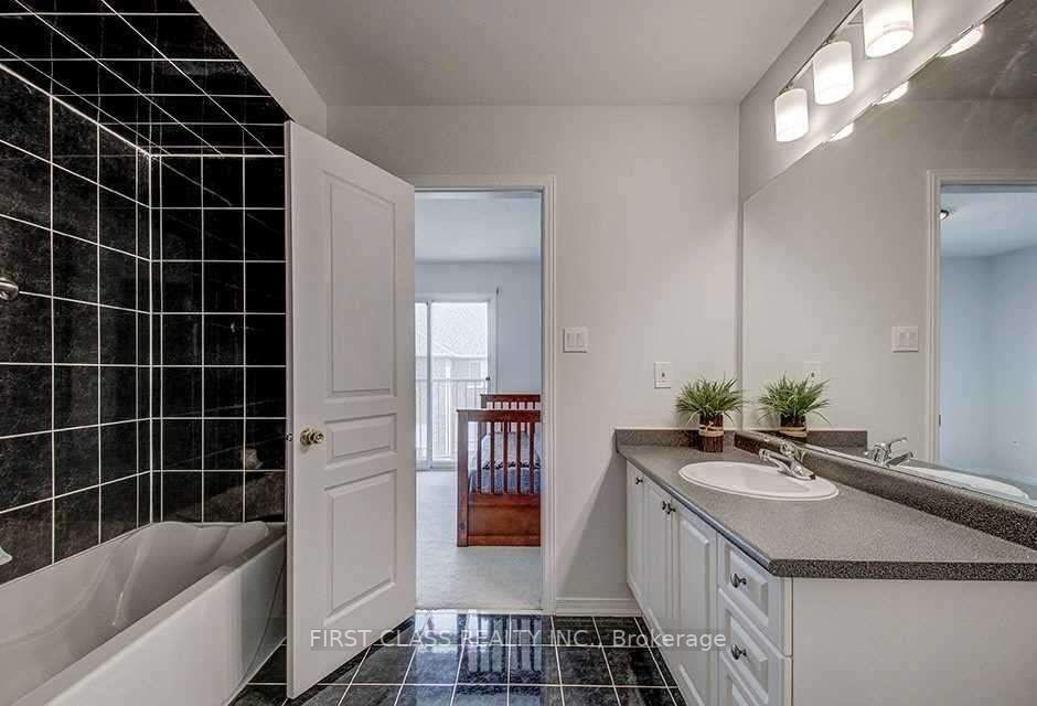 23 Barr Cres