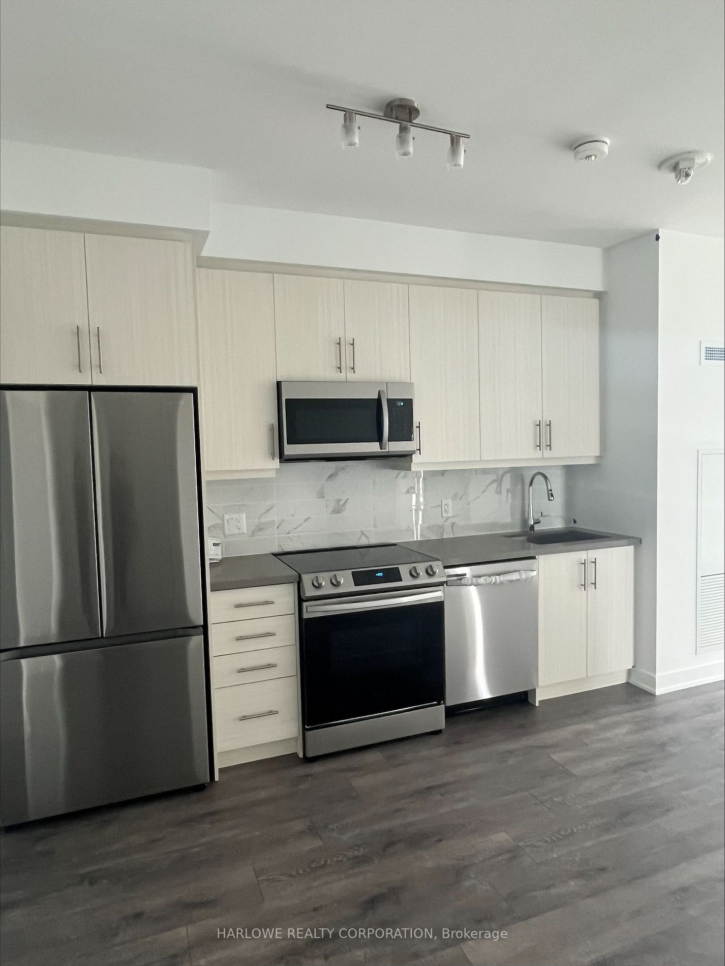105 Oneida Cres, #2005