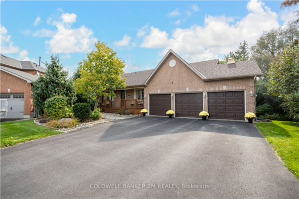 11 Turner Dr, Uxbridge