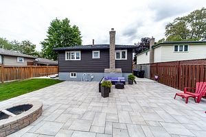 288 Centre St N