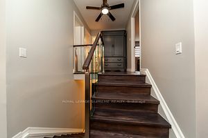 288 Centre St N