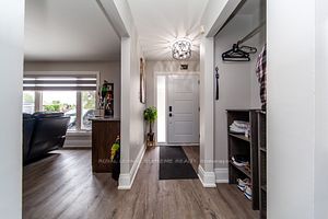 288 Centre St N