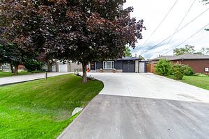 288 Centre St N