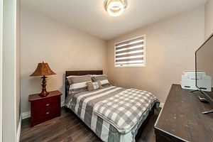288 Centre St N