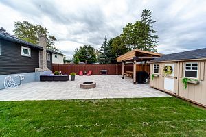 288 Centre St N