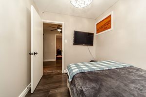 288 Centre St N