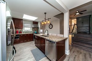 288 Centre St N