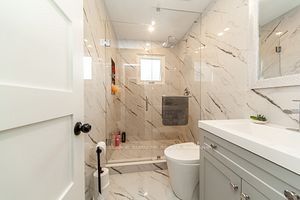288 Centre St N