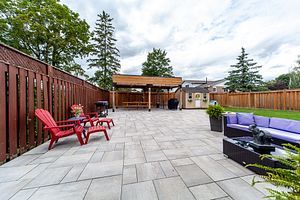 288 Centre St N