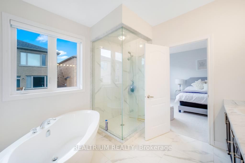 64 Falconridge Terr