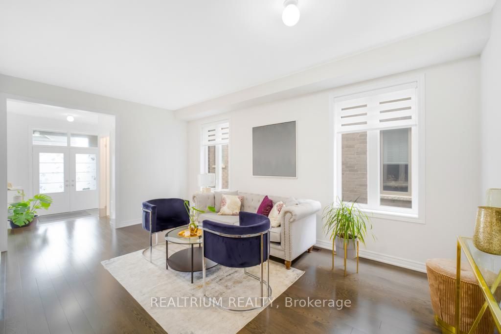 64 Falconridge Terr
