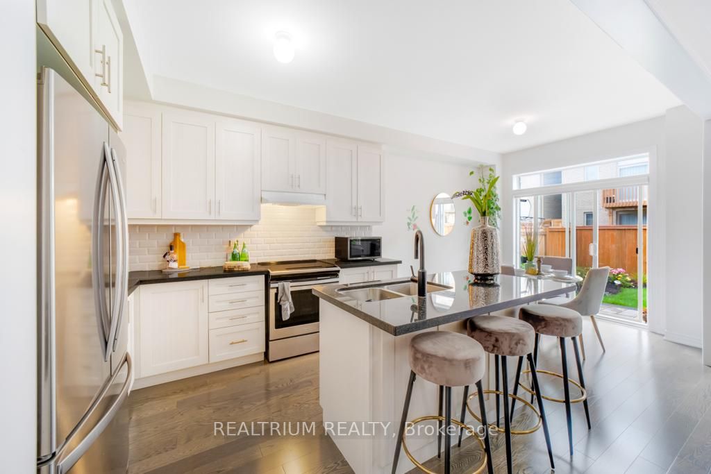 64 Falconridge Terr