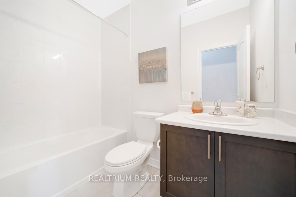 64 Falconridge Terr