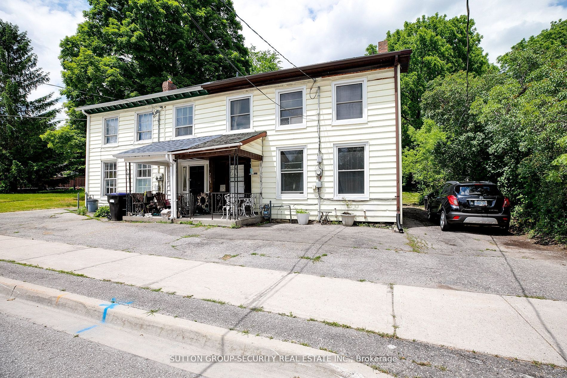 103 John St W