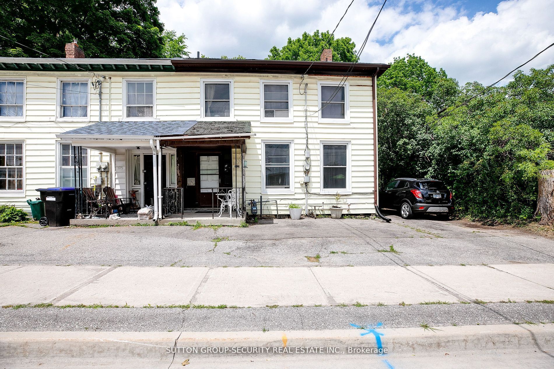 103 John St W