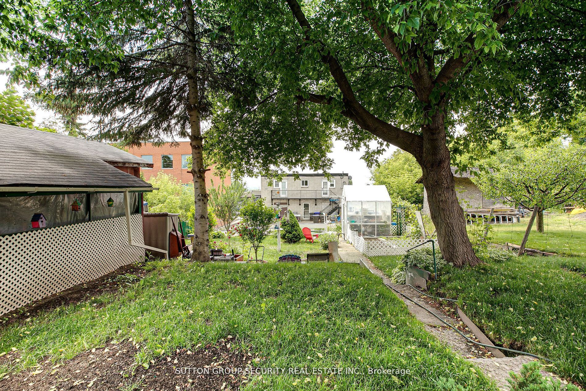 98 John St E