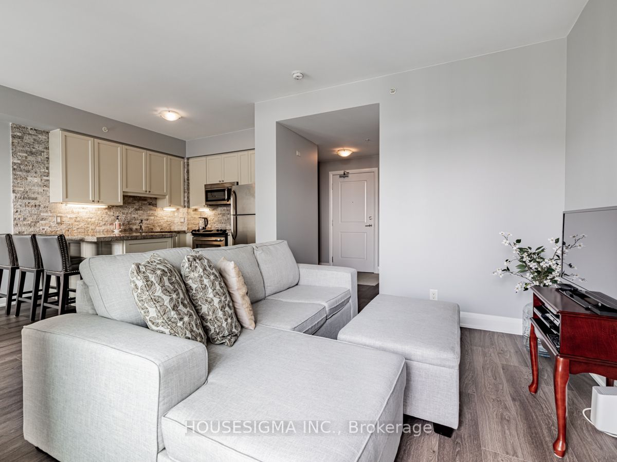 12 Woodstream Blvd, #816