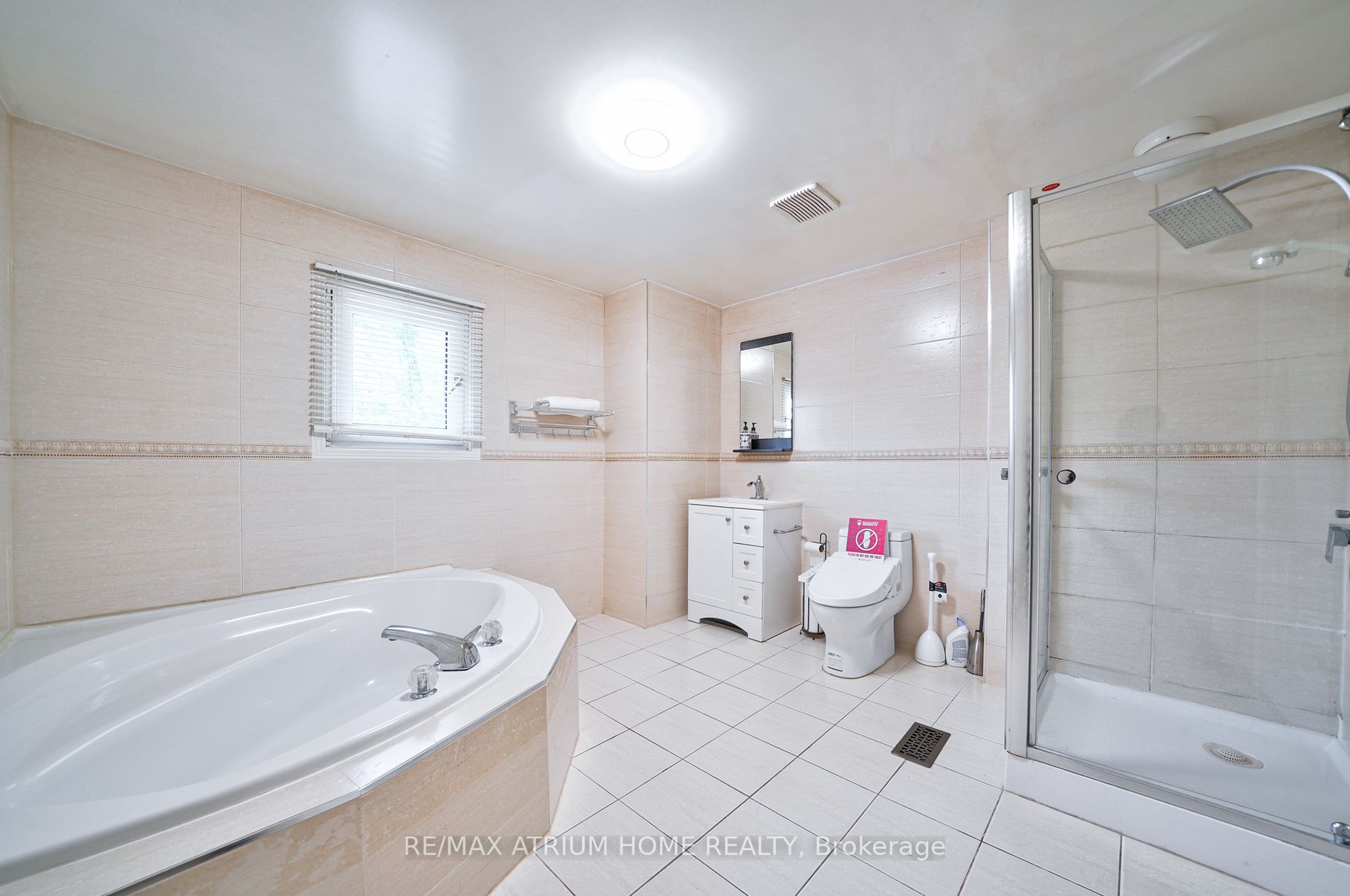 4 Greystone Rd