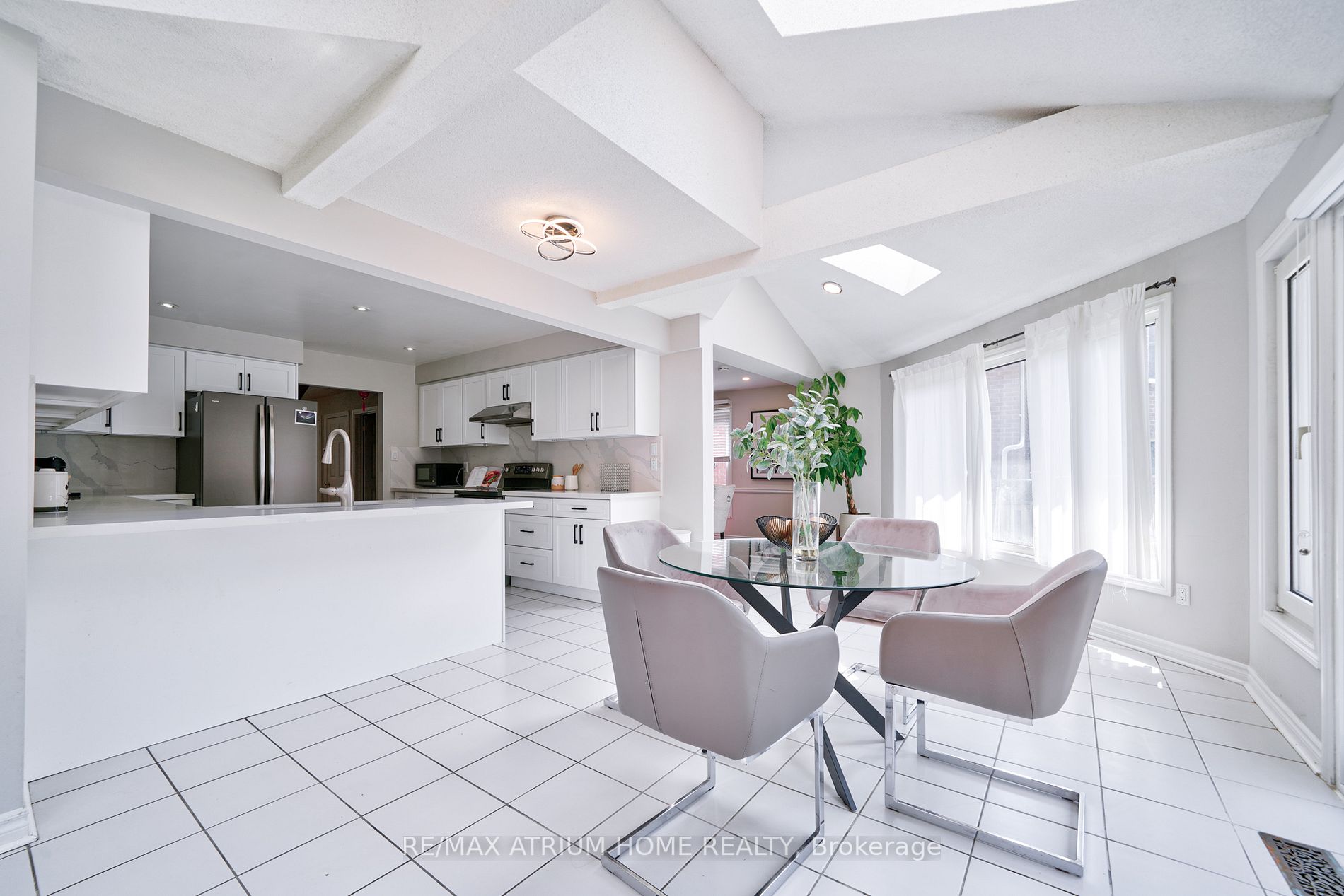 4 Greystone Rd