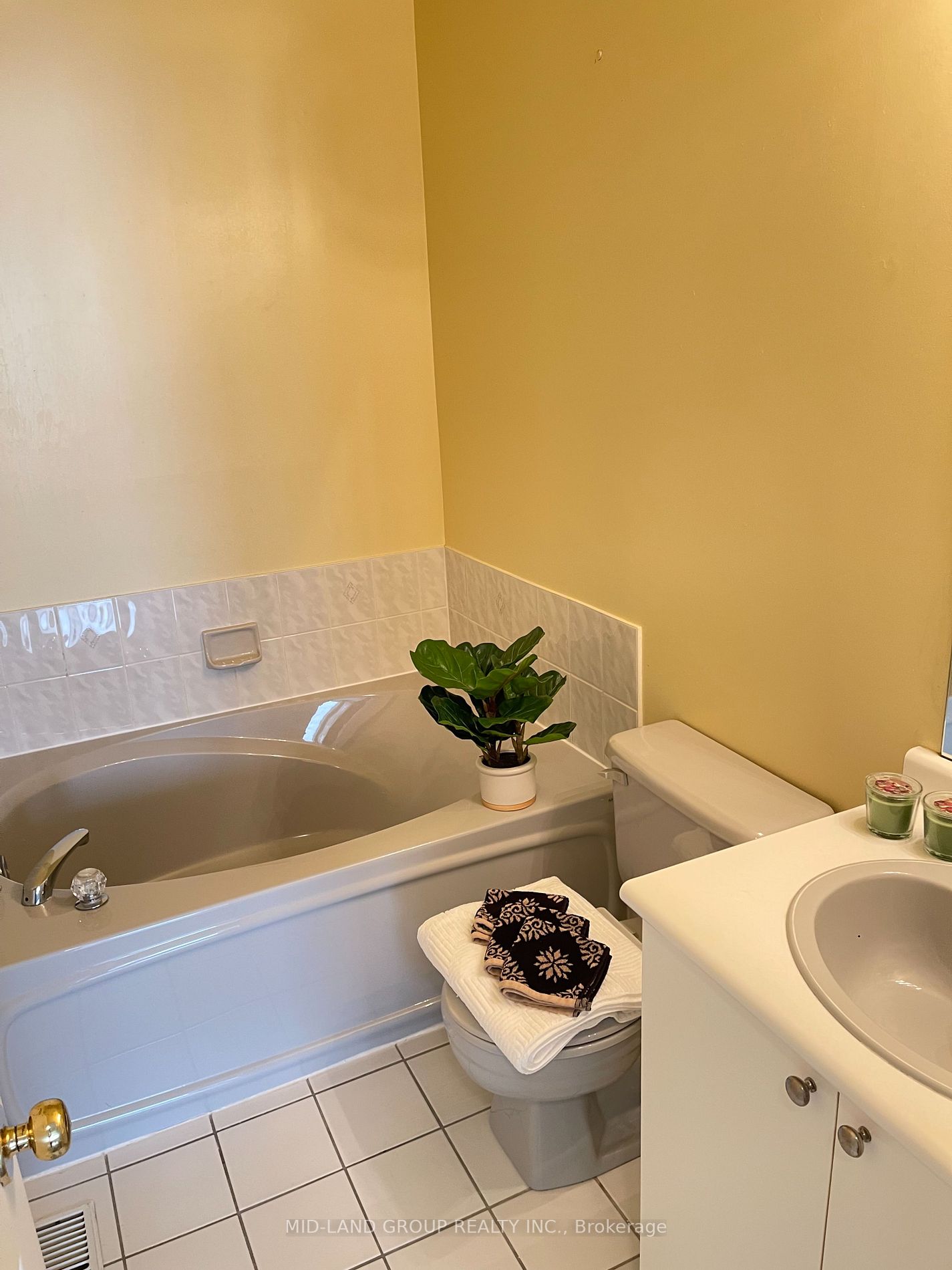 18 Clark Ave W, #31