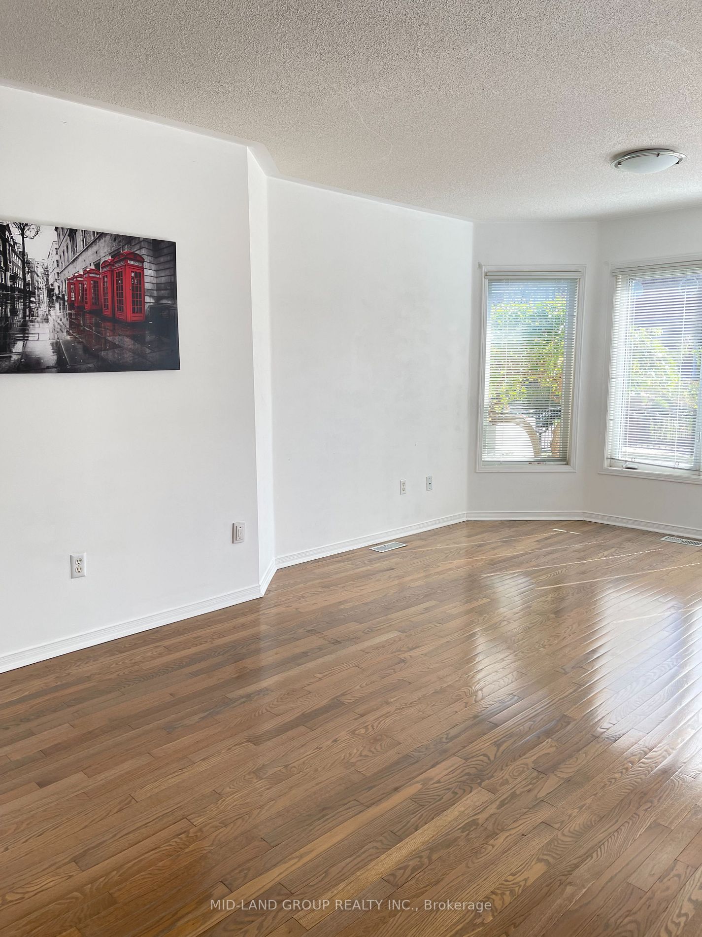18 Clark Ave W, #31