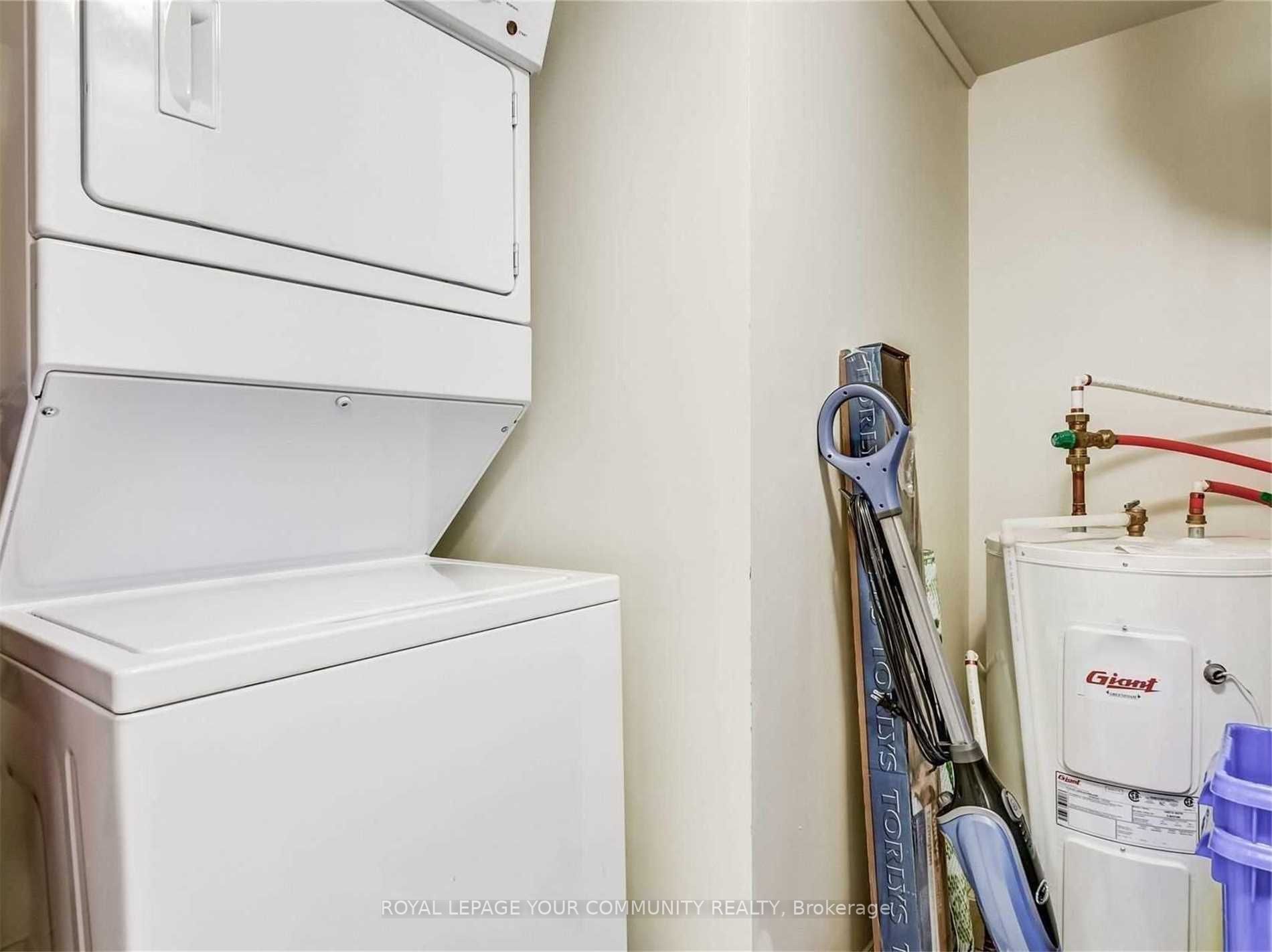 2 Linsmore Place, #208