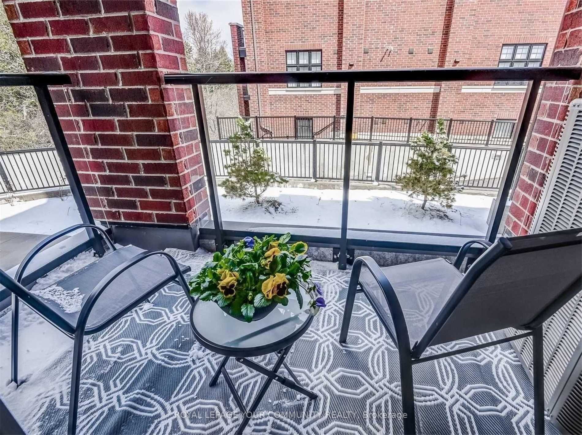 2 Linsmore Place, #208