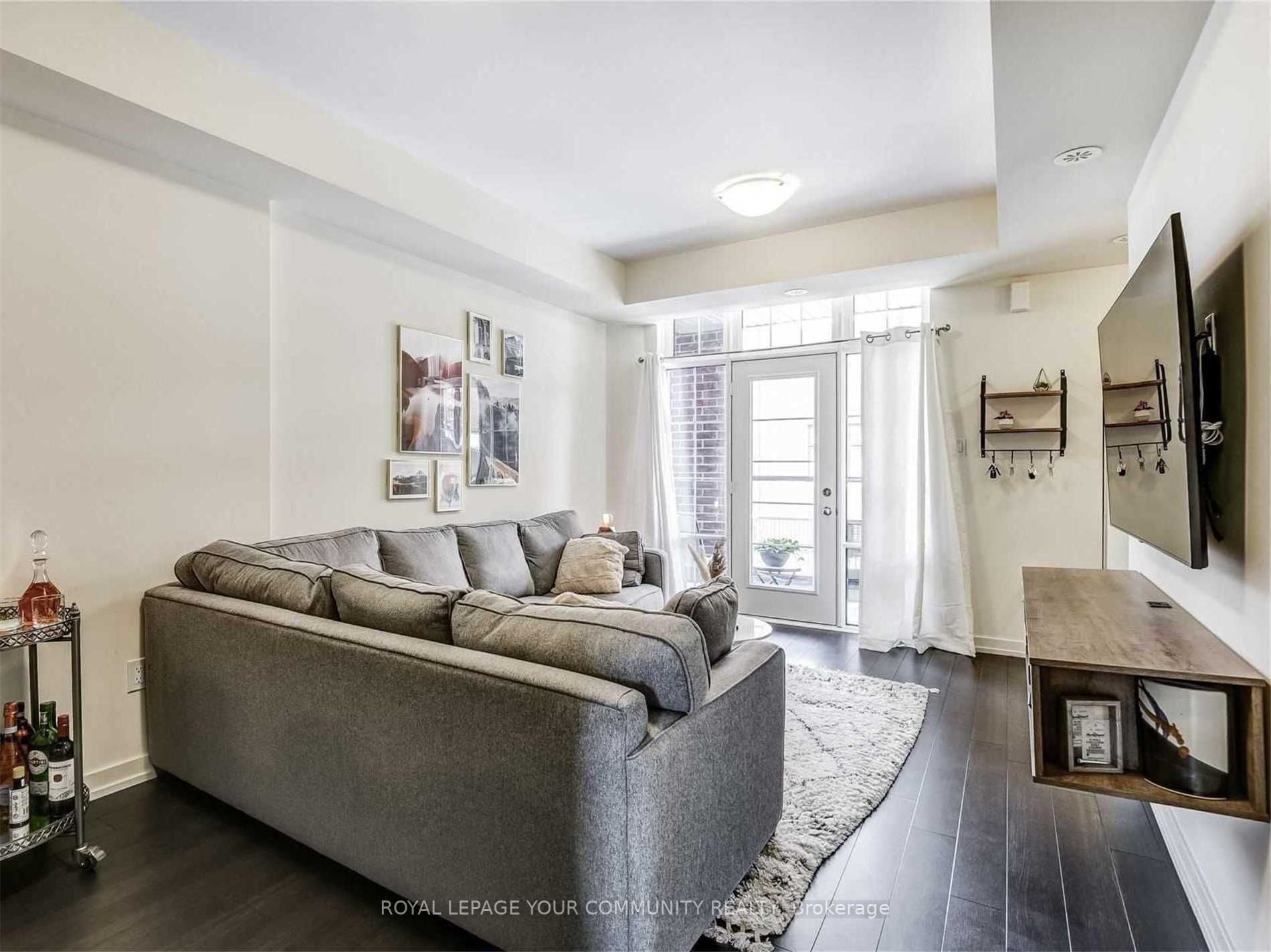 2 Linsmore Place, #208