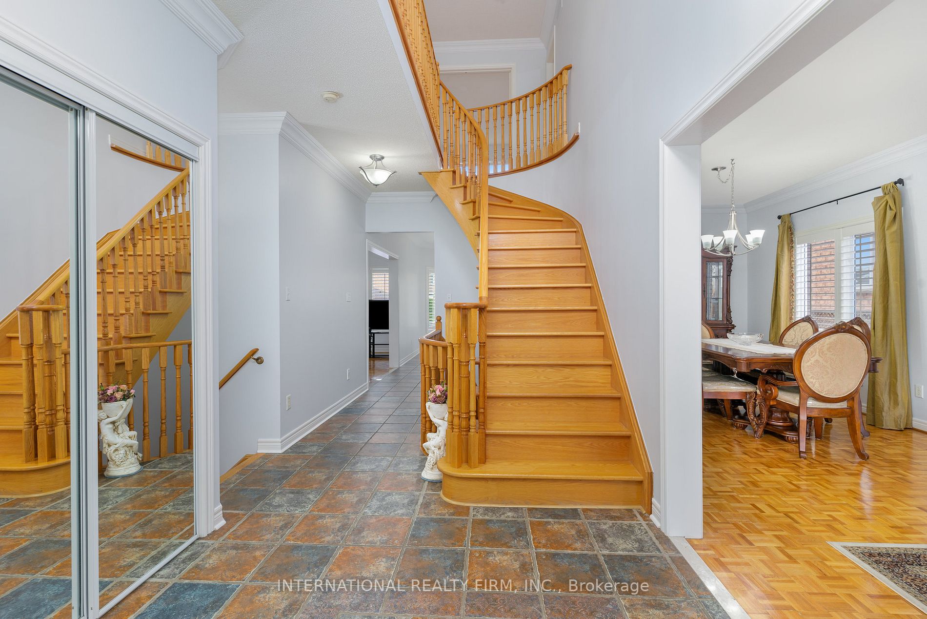 12 Giotto Cres