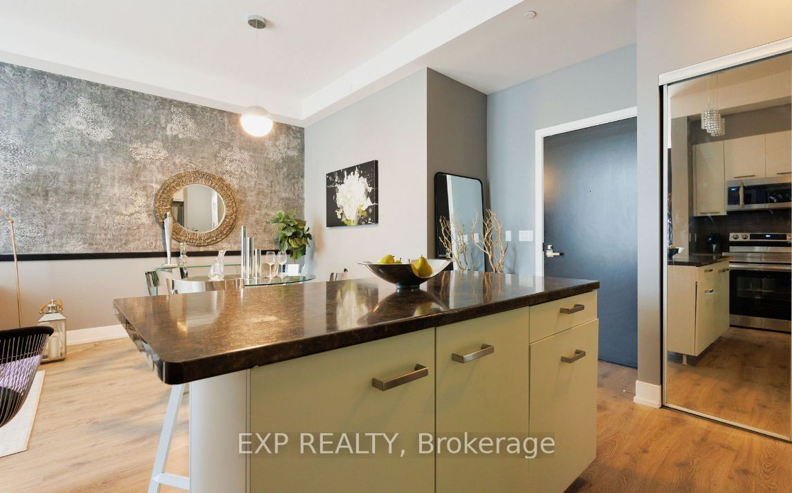 9471 Yonge Street, #213