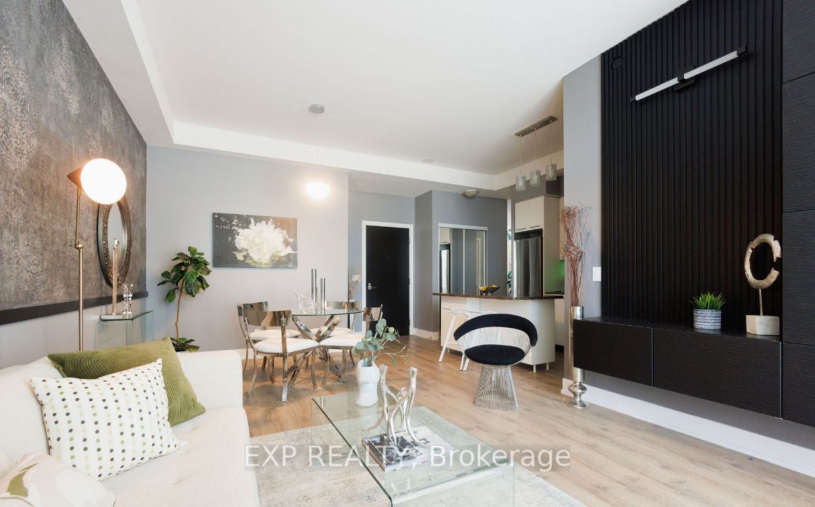 9471 Yonge Street, #213