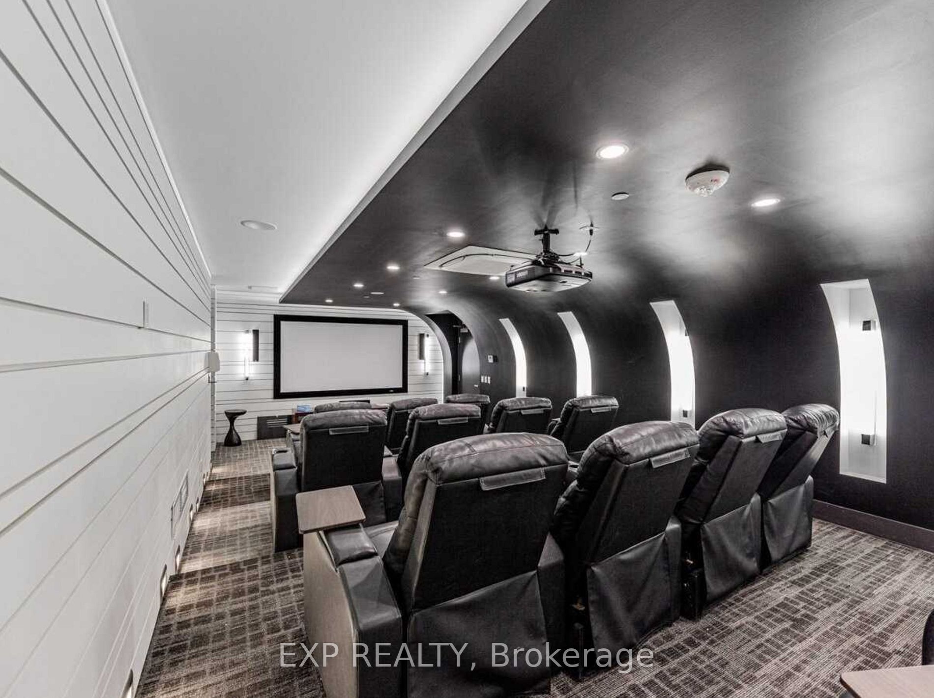 9471 Yonge Street, #213