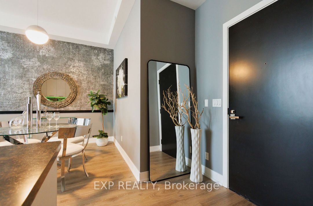 9471 Yonge Street, #213