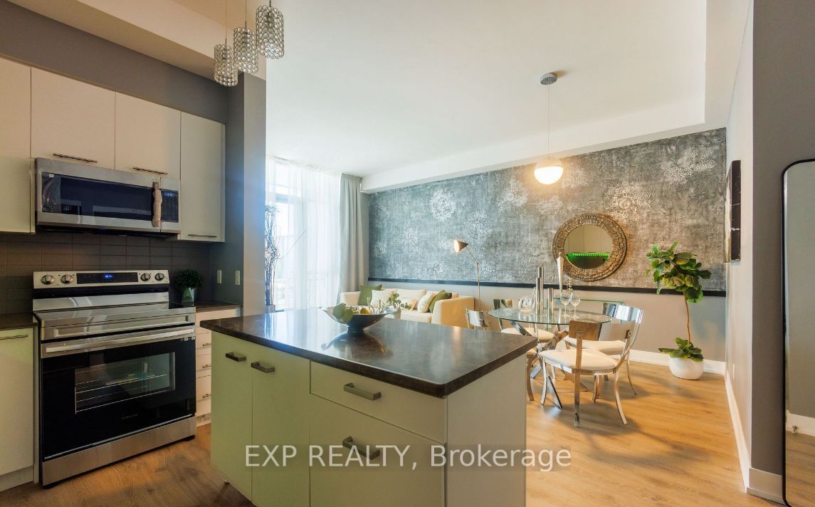 9471 Yonge Street, #213