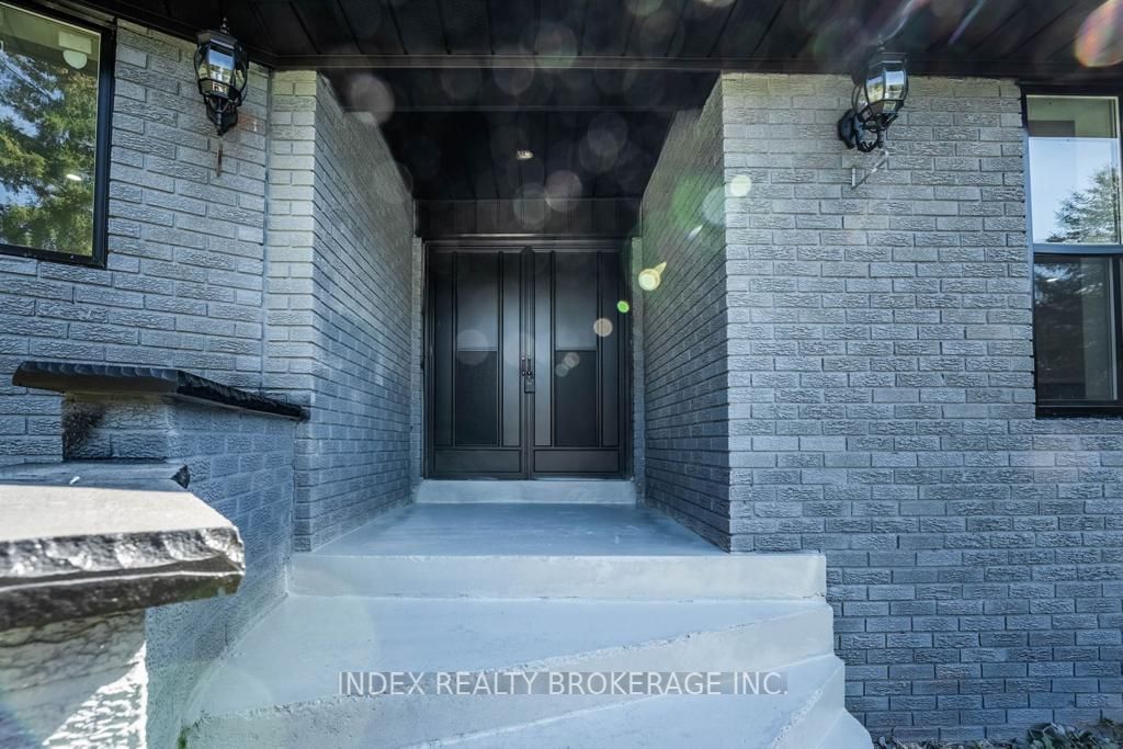 15295 11th Concession