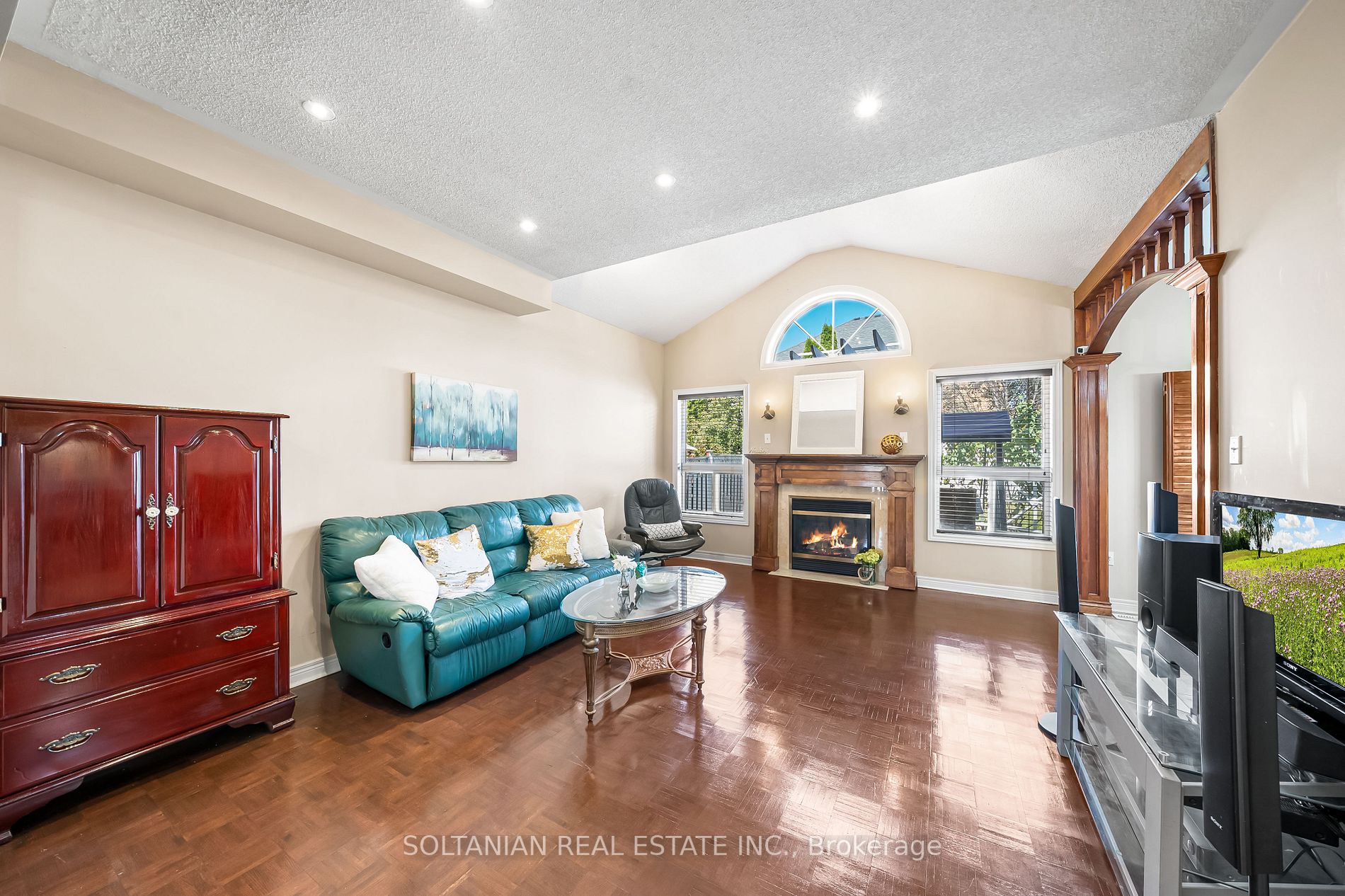 40 Tuscana Blvd