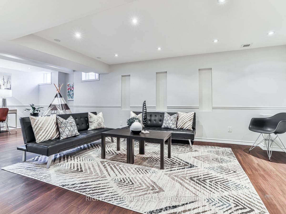 50 Mansard Dr
