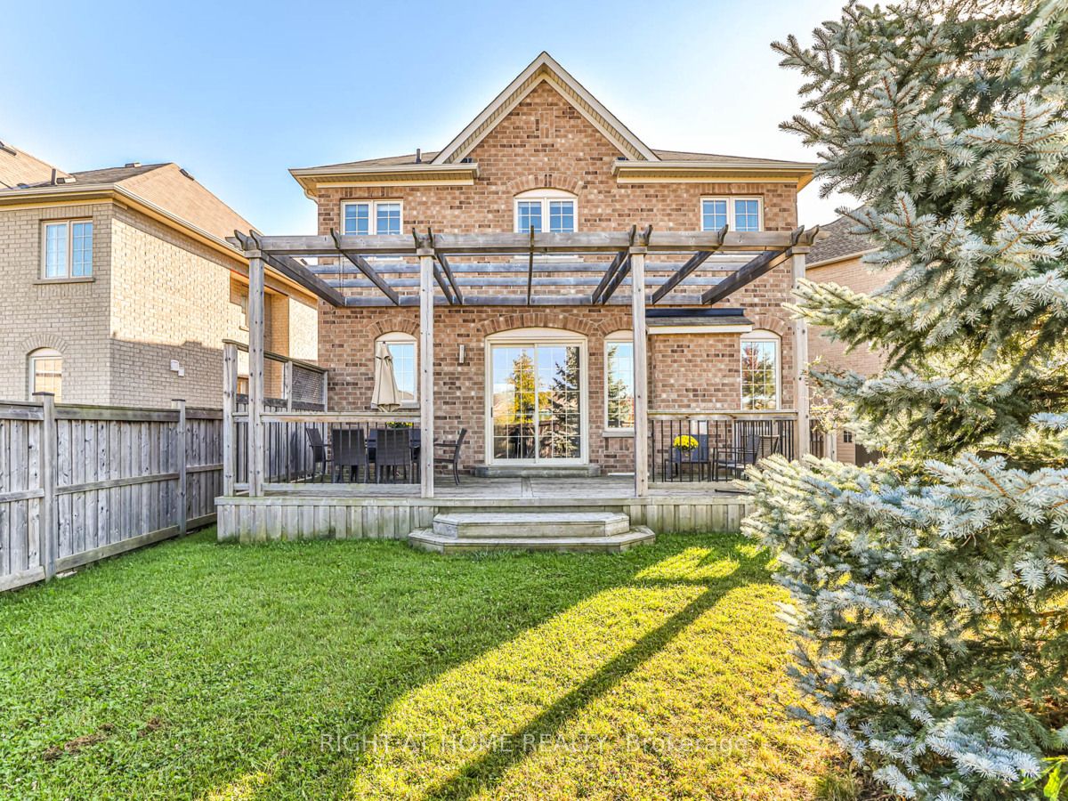 50 Mansard Dr