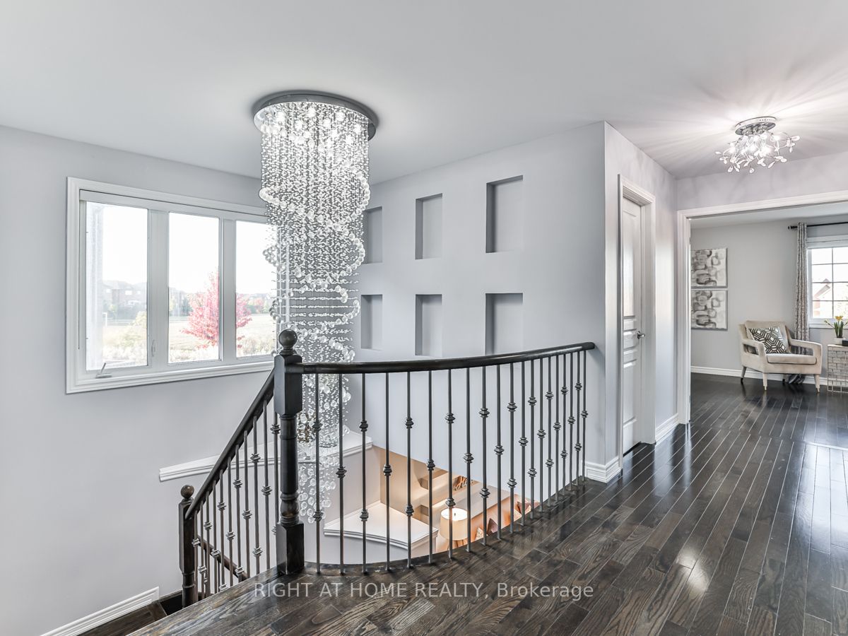 50 Mansard Dr