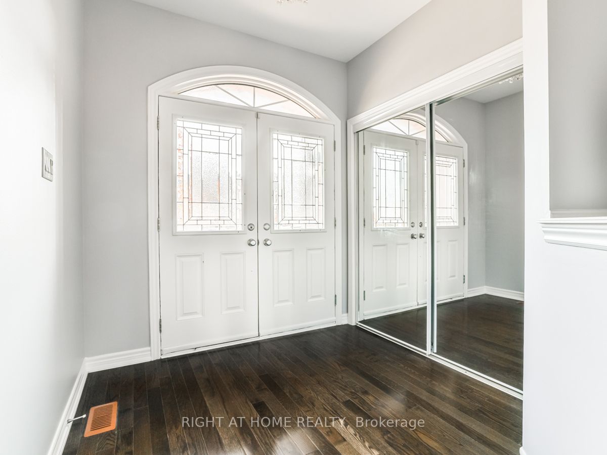 50 Mansard Dr