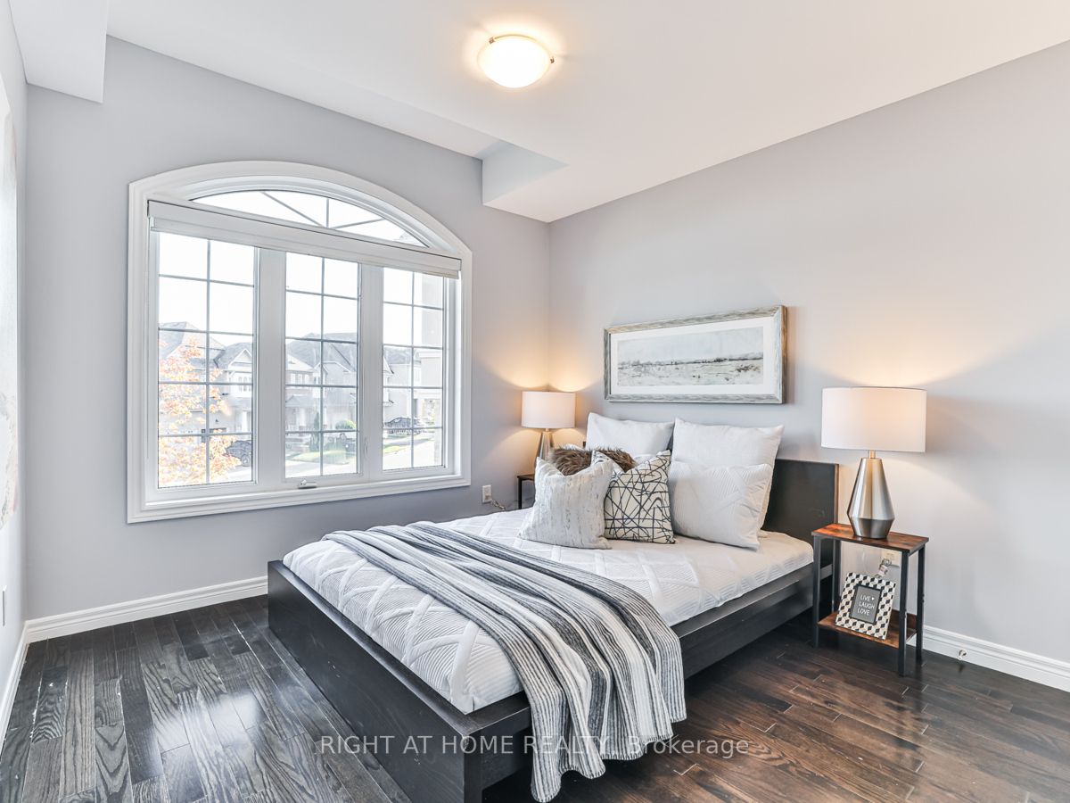 50 Mansard Dr