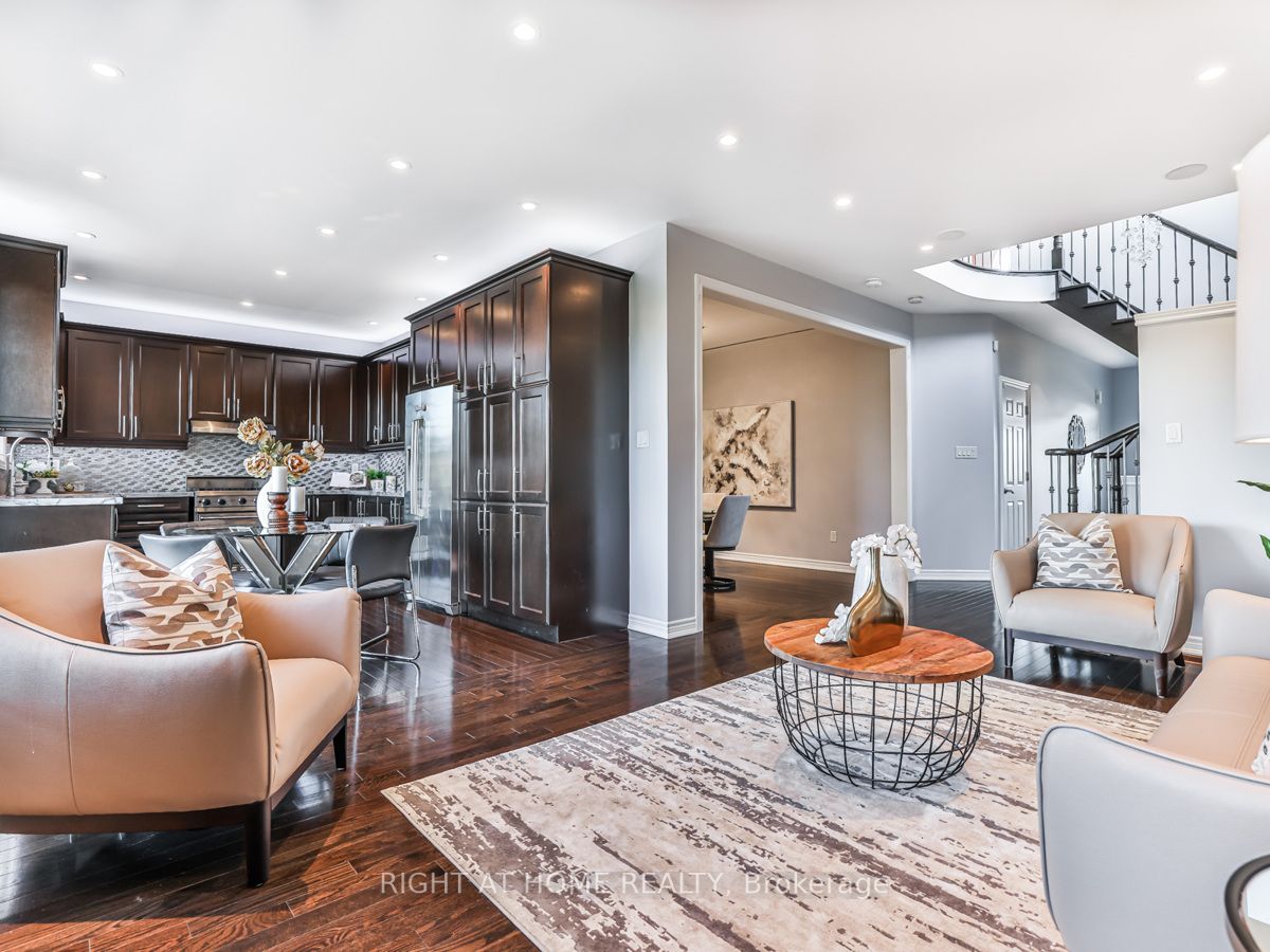 50 Mansard Dr